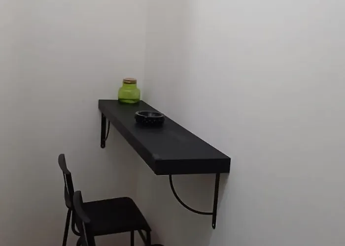 לינה וארוחת בוקר La Mora 3*
